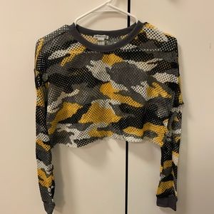 Camouflage active net crop top.